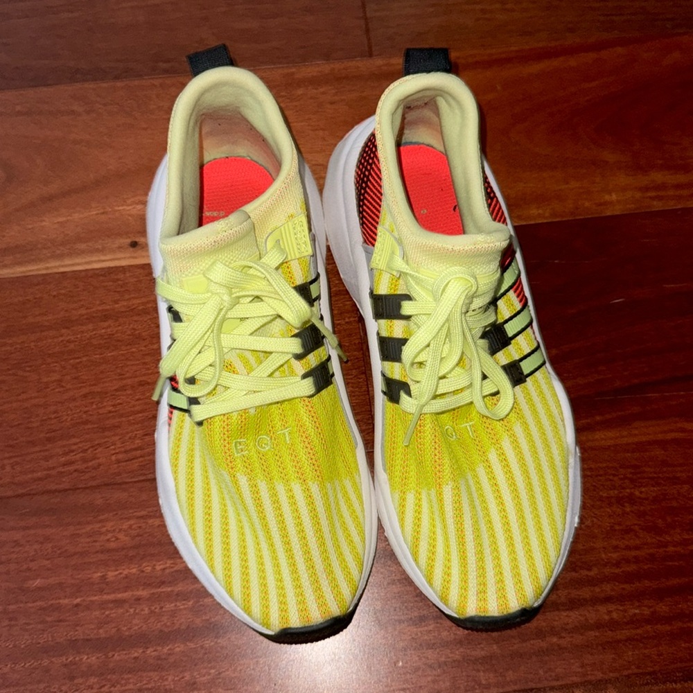 Basically new, great for summer ADIDAS sneakers- fits like a 7!